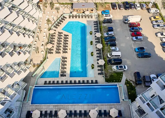 Topaz - Infinity Pool & Spa Resort