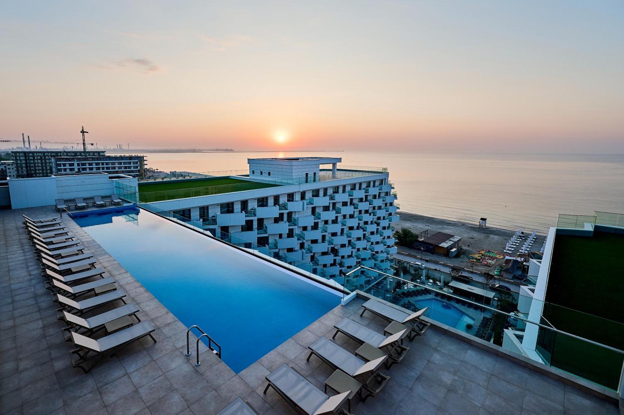 Appartement Topaz - Infinity Pool & Năvodari