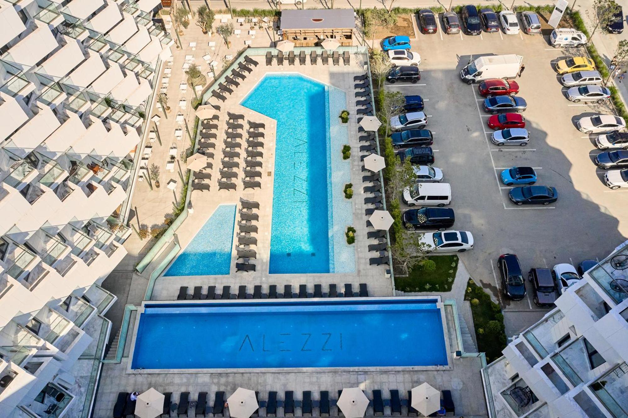 Topaz - Infinity Pool & *