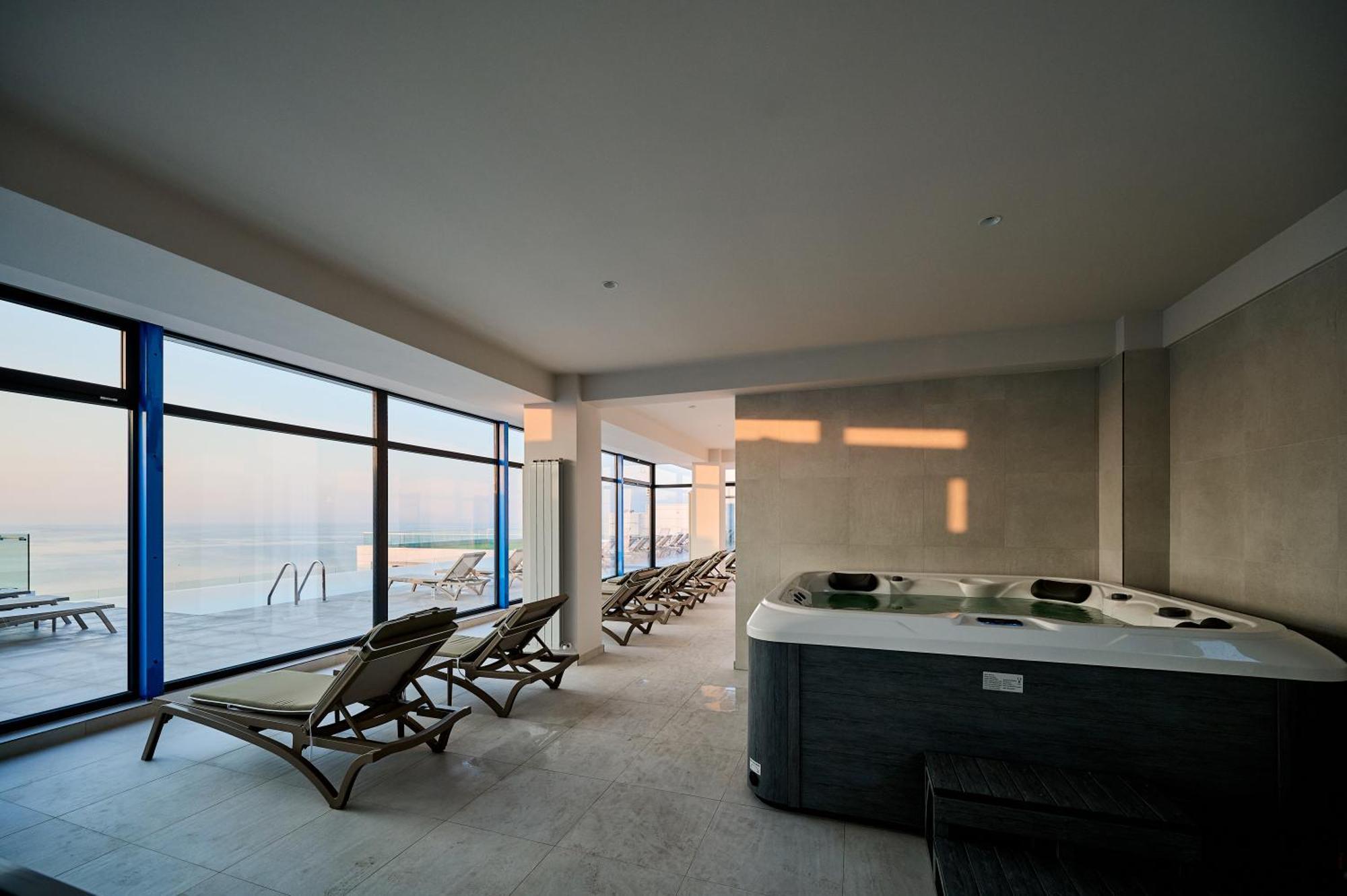 Appartement Topaz - Infinity Pool & Năvodari